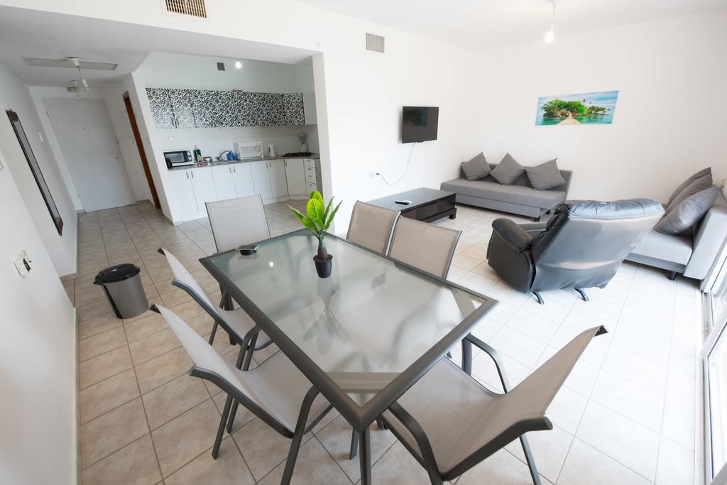 C Class Apartment Eilat Bagian luar foto
